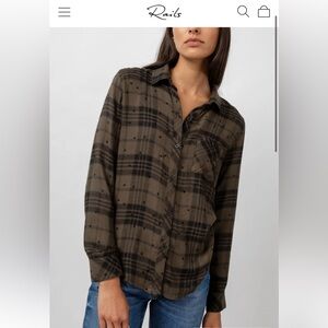 Like new Hunter Shirt
Olive Shadow With Flocked Stars.No tear. Retail priceq178